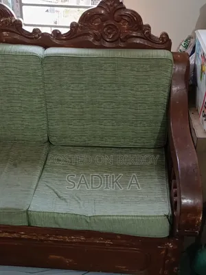 মেহেগুনি কাঠের ৫ সিটের সোফা সেল হবে