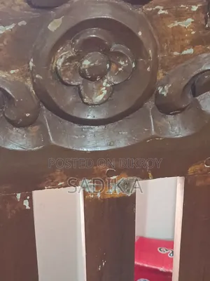 মেহেগুনি কাঠের ৫ সিটের সোফা সেল হবে