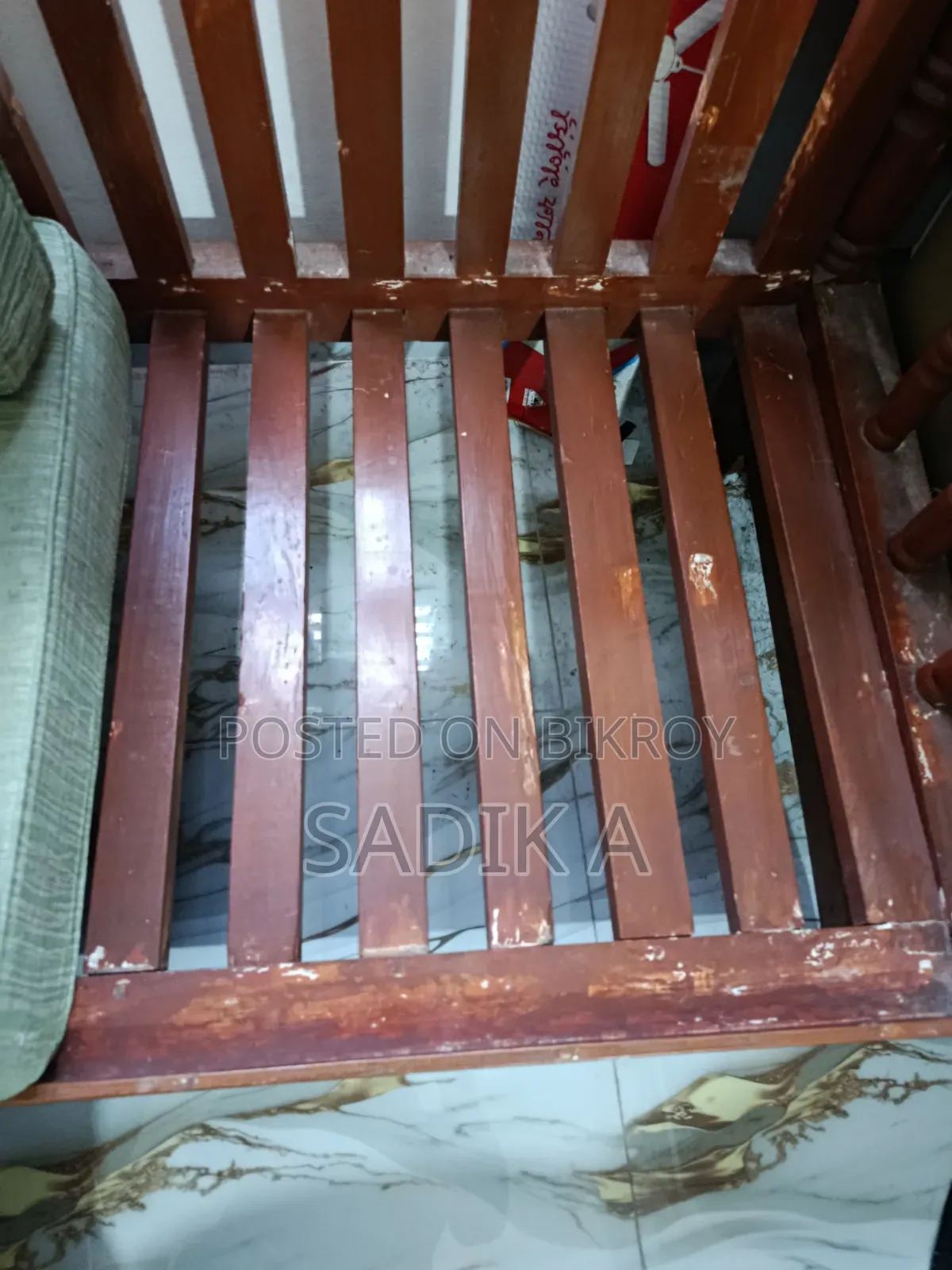 মেহেগুনি কাঠের ৫ সিটের সোফা সেল হবে