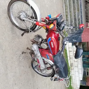 Yamaha YBR 2000 Red