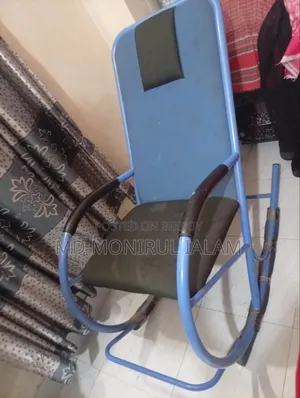 অনেক মজবুত একটি রকিং চেয়ার বিক্রি করা হবে।