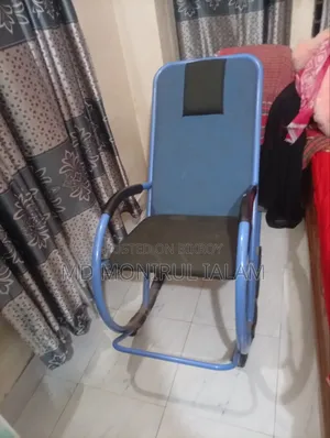 অনেক মজবুত একটি রকিং চেয়ার বিক্রি করা হবে।