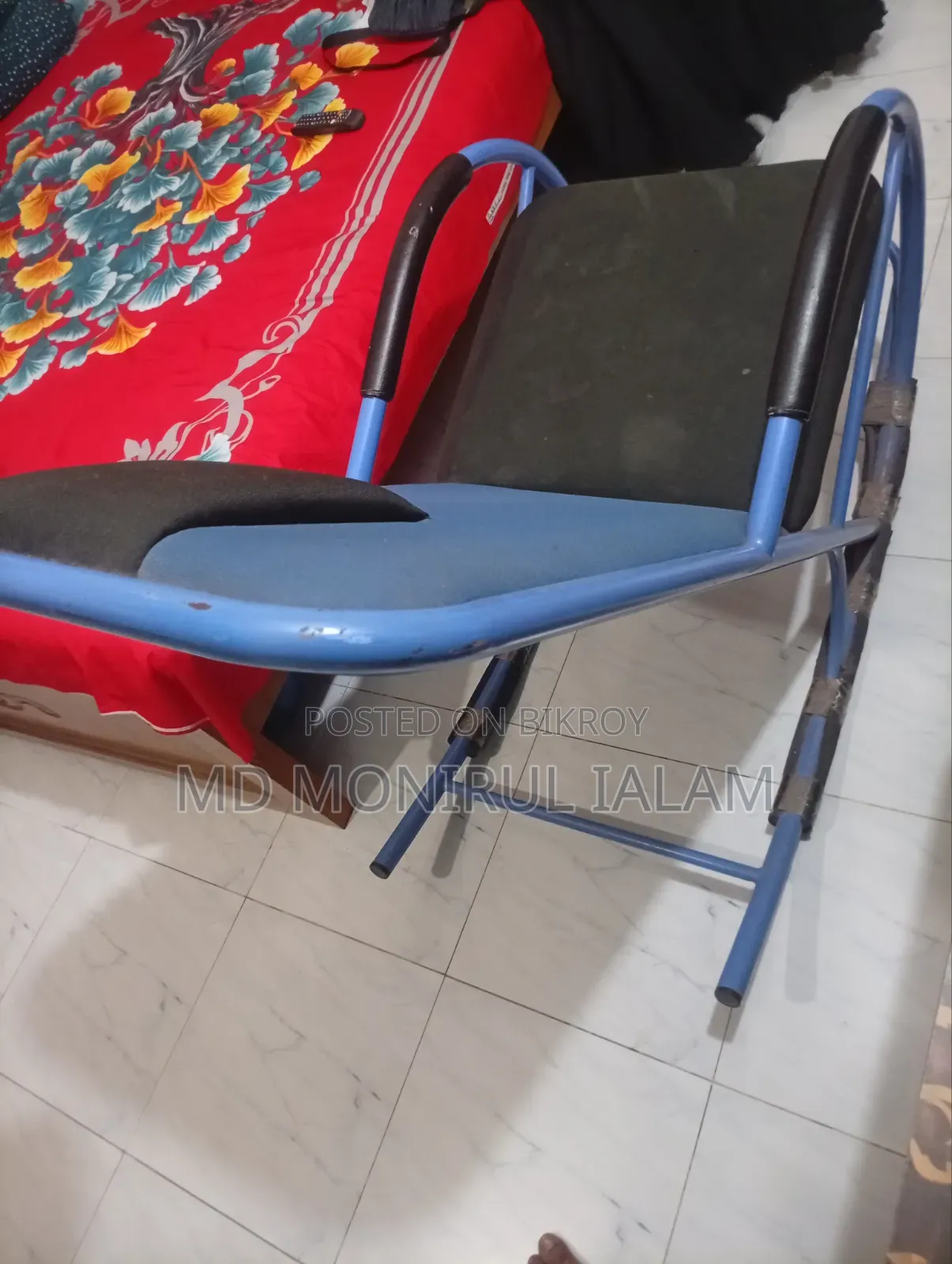 অনেক মজবুত একটি রকিং চেয়ার বিক্রি করা হবে।