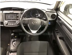 টয়োটা এক্সিও ২০২১ সাদা