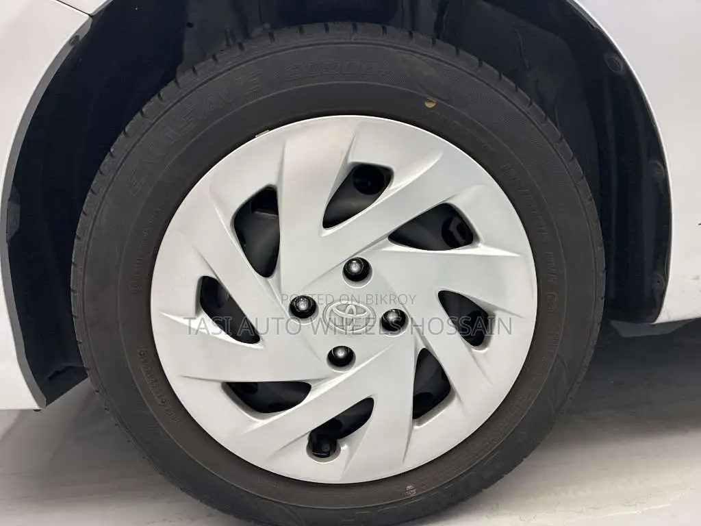 Toyota Axio 2021 Silver