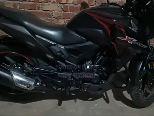 হন্ডা এক্স-ব্লেড ১৬০ ২০২২ কালো