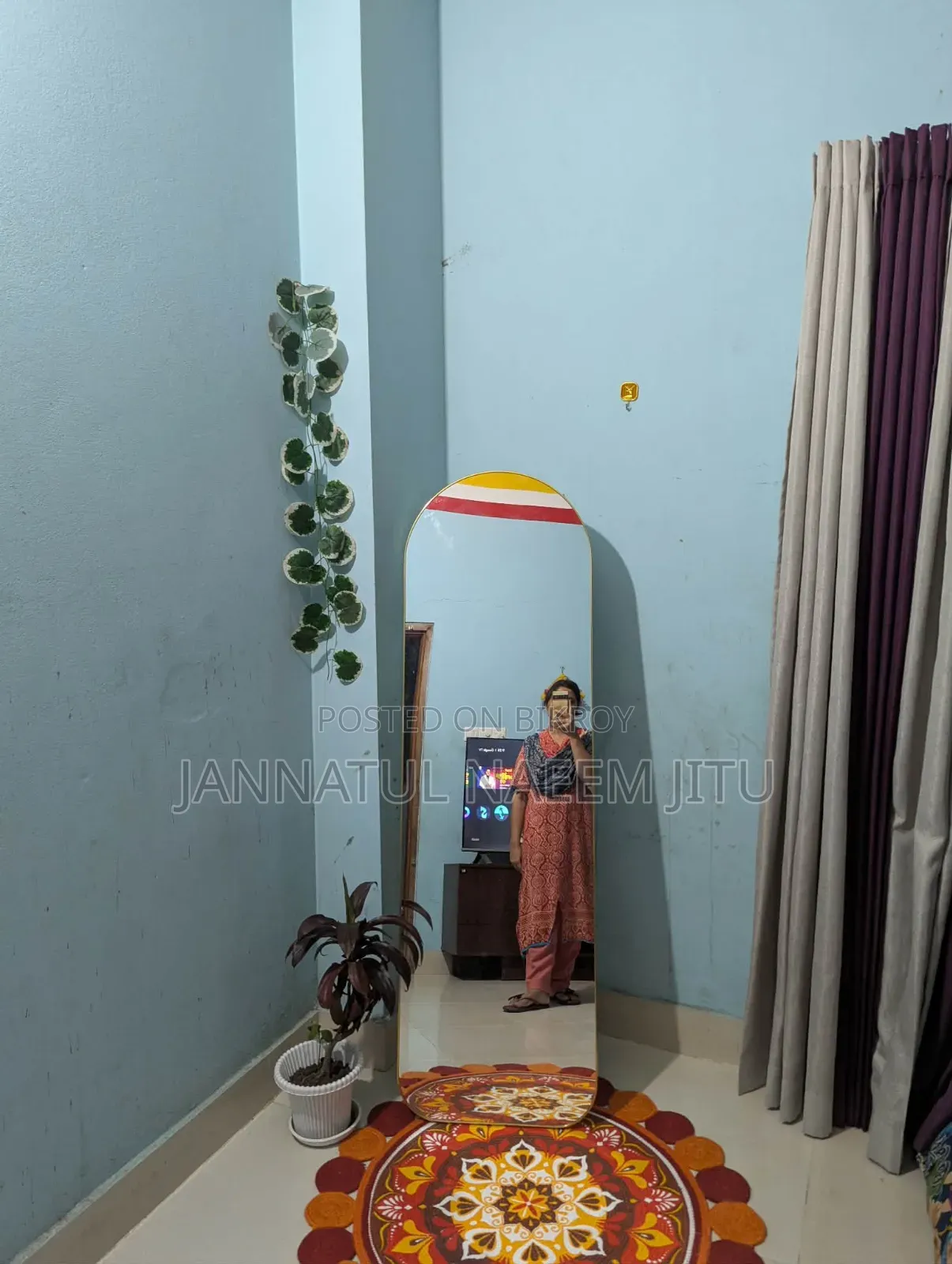 একটা মিরর বিক্রি করা হবে
