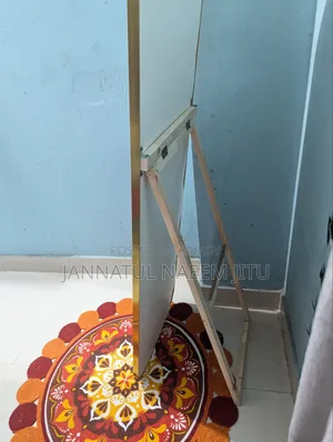 একটা মিরর বিক্রি করা হবে