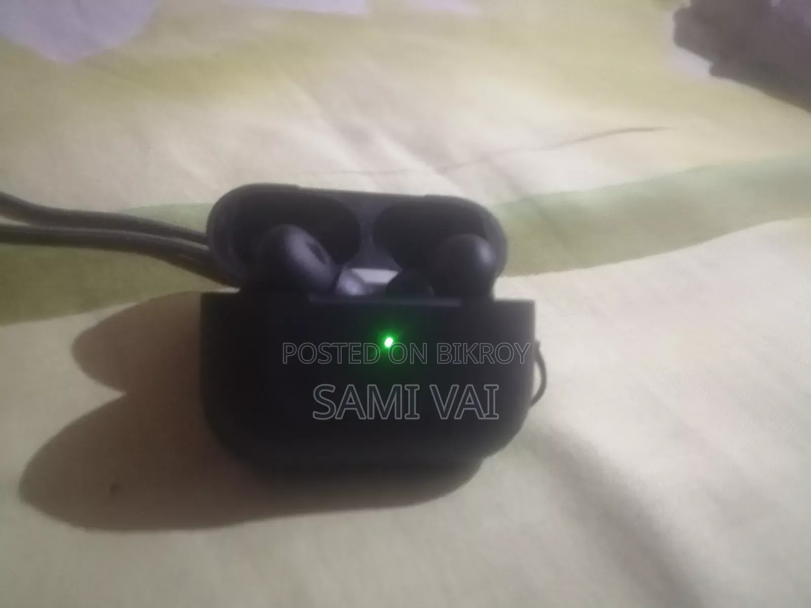 Apple Earbuds 2.
