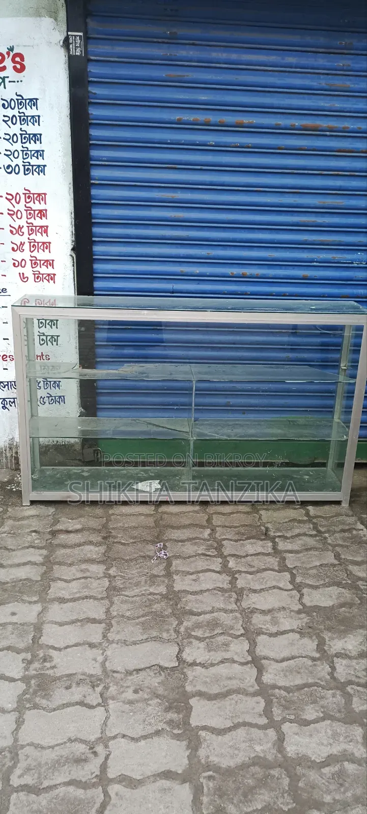 দোকানের সুকেস