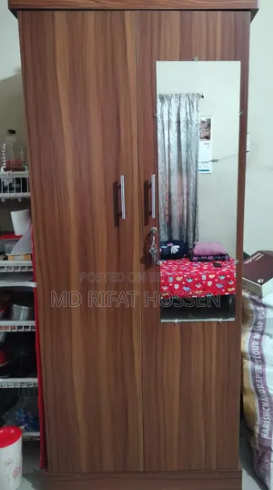 একটি ওয়ারড্রপ এবং একটি খাট (৬/৭)