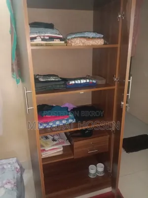 একটি ওয়ারড্রপ এবং একটি খাট (৬/৭)