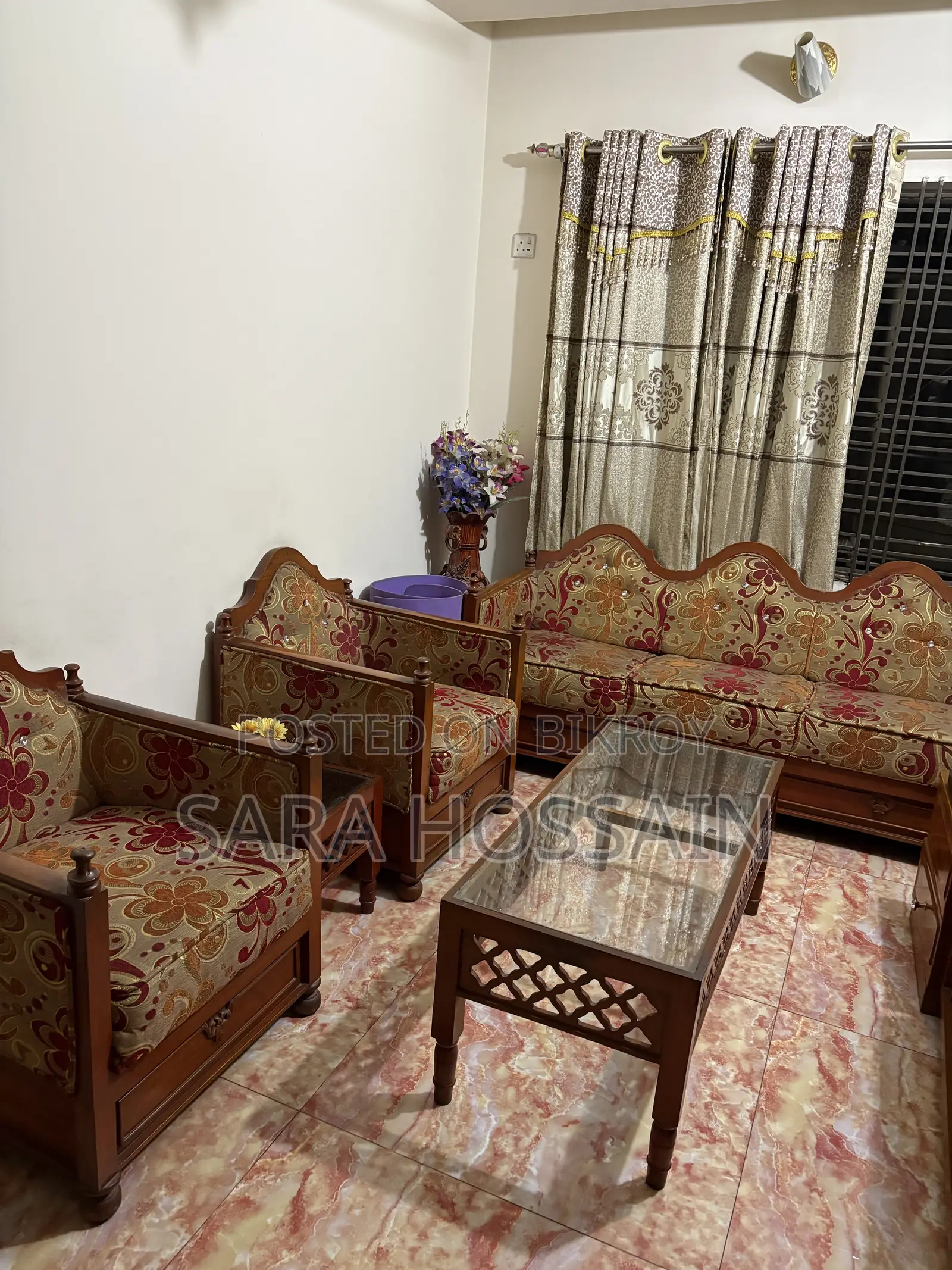 সোফা সেট টেবিল সহ