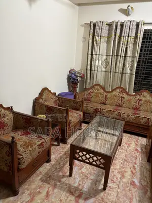 সোফা সেট টেবিল সহ