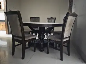 ডাইনিং টেবিল