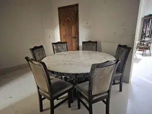 ডাইনিং টেবিল