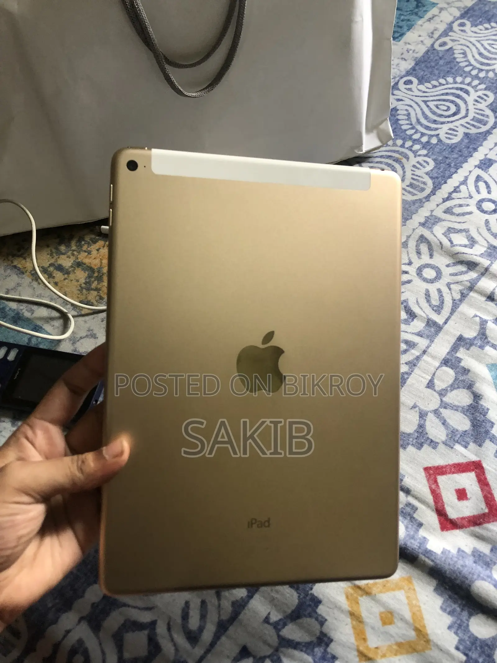 অ্যাপল ৬৪ জিবি গোল্ড