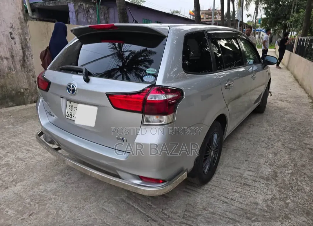 Toyota Corolla Fielder 1.5 Hybrid FWD 2017 Silver