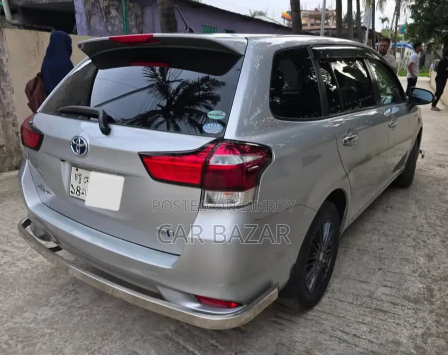 Toyota Corolla Fielder 1.5 Hybrid FWD 2017 Silver