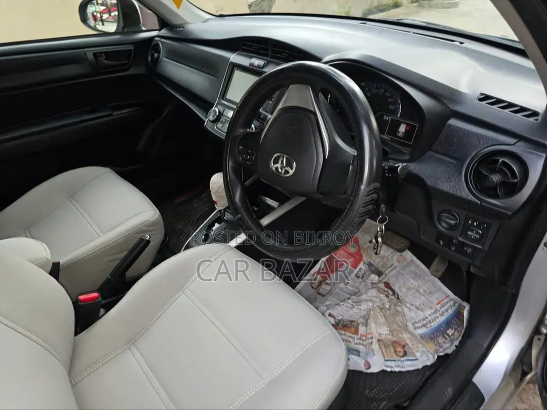 Toyota Corolla Fielder 1.5 Hybrid FWD 2017 Silver