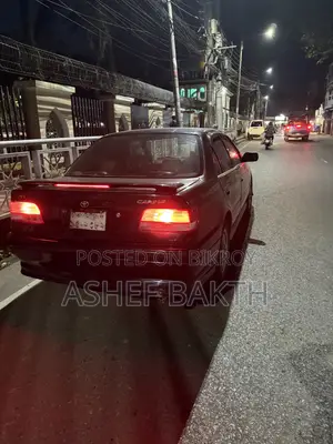 টয়োটা করিনা ১৯৯৬ কালো