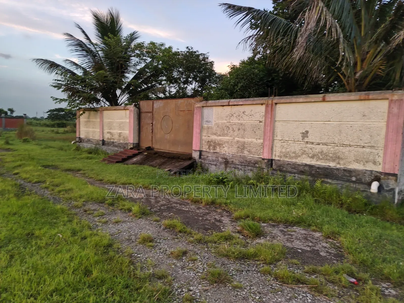 3 katha beside 150 road in sector 27