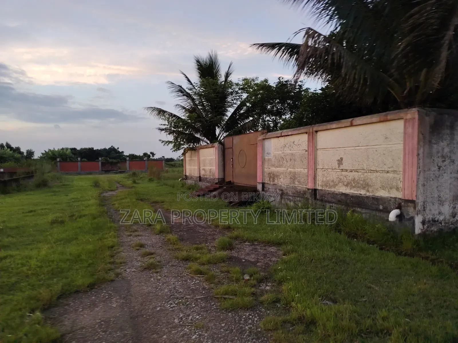 3 katha beside 150 road in sector 27