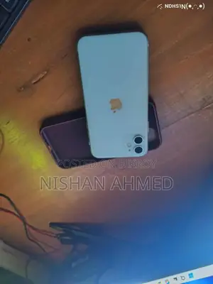 অ্যাপল আইফোন ১১ ৬৪ জিবি সাদা