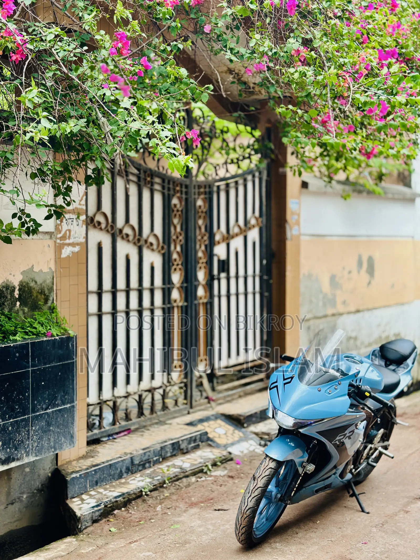 সুজুকি জিএসএক্স-আর ২০২২ কালো