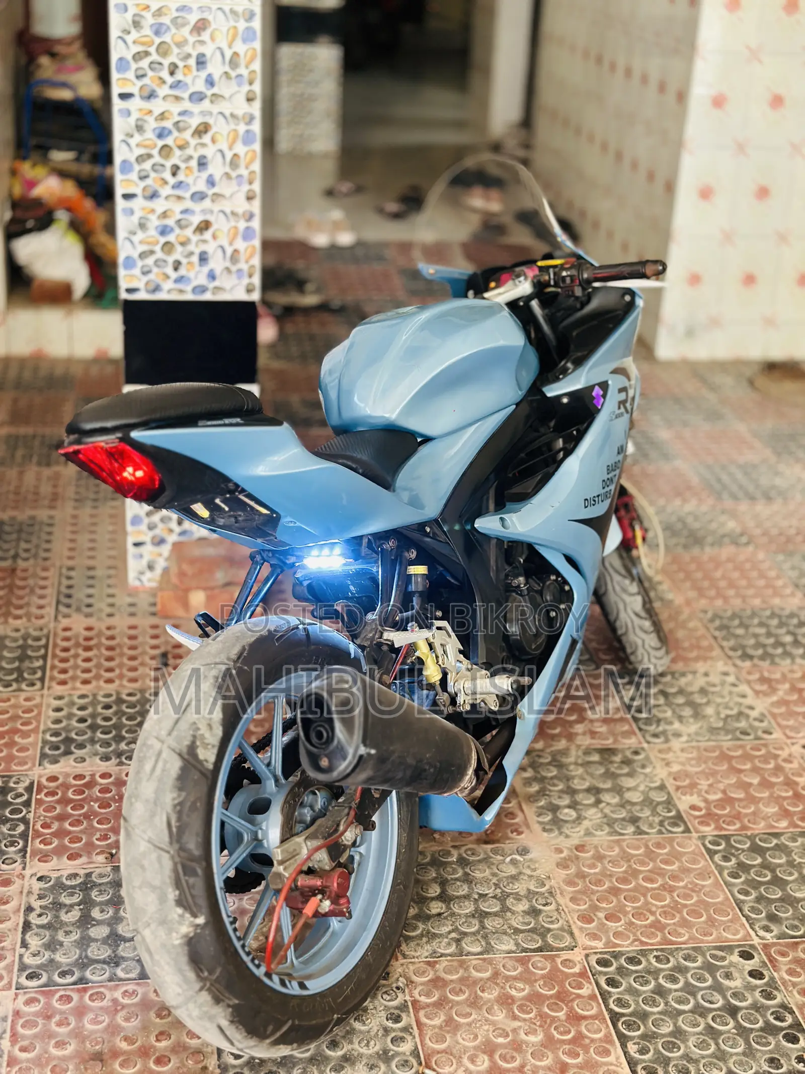 সুজুকি জিএসএক্স-আর ২০২২ কালো