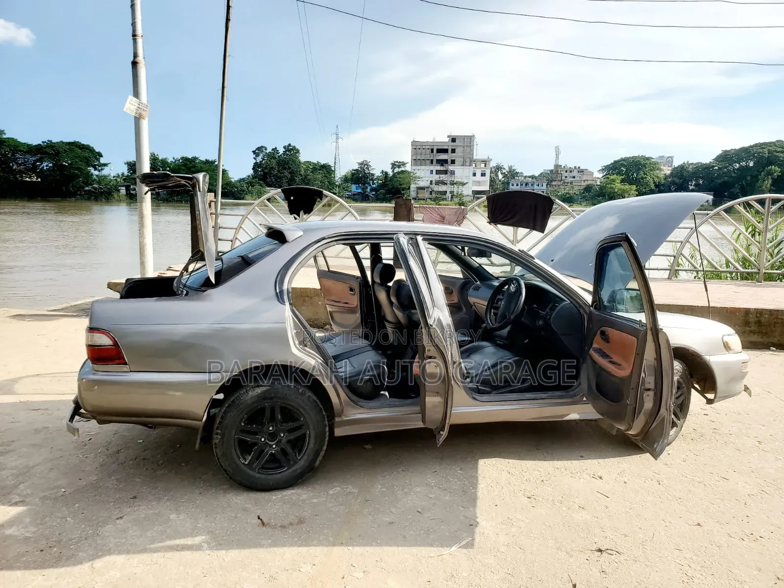 টয়োটা করোল্লা ১৯৯২ গ্রে