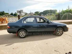 টয়োটা করোলা ১৯৯২ নীল