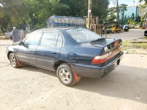 টয়োটা করোলা ১৯৯২ নীল
