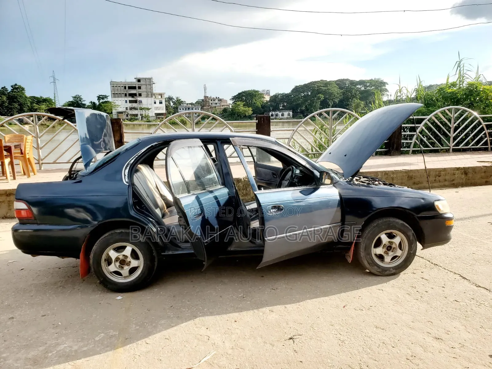 টয়োটা করোলা ১৯৯২ নীল
