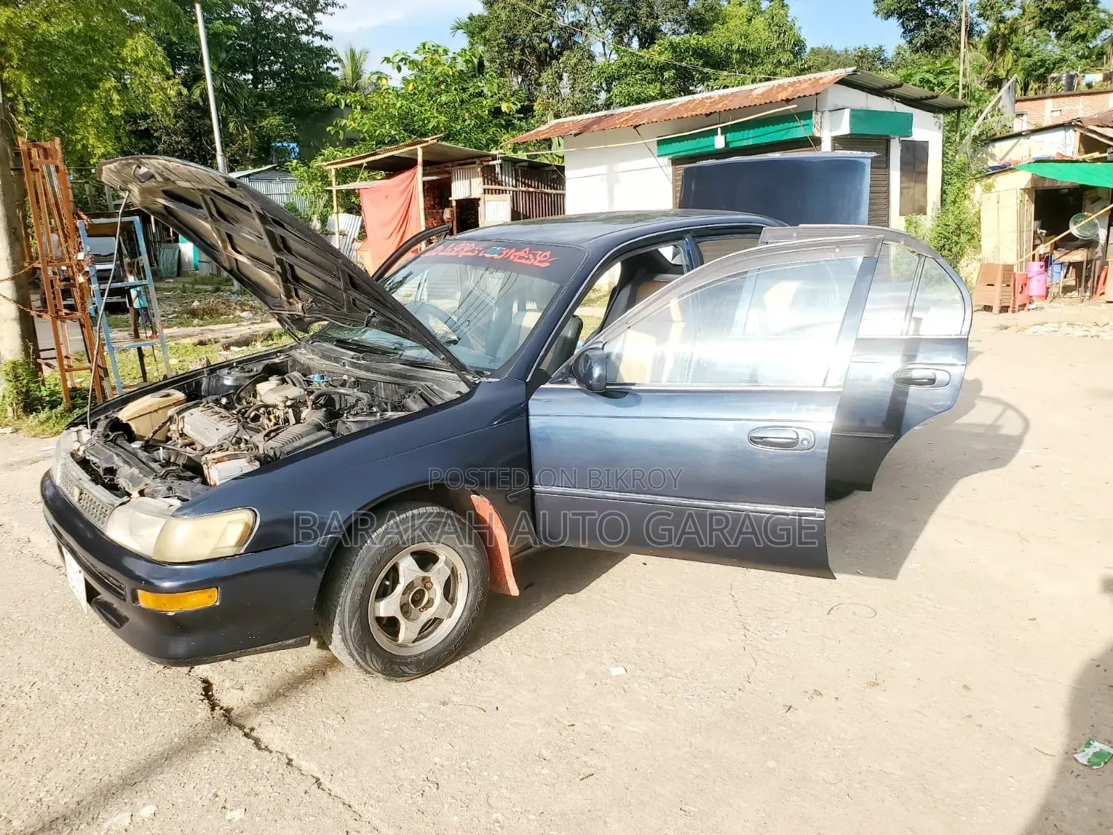 টয়োটা করোলা ১৯৯২ নীল