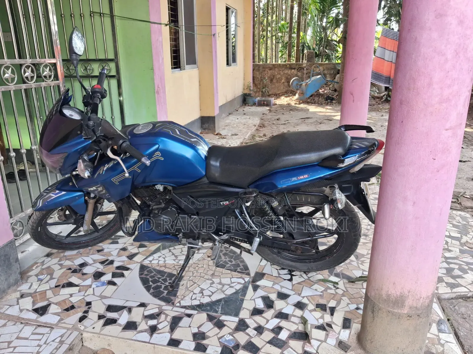 TVS Apache 180 RTR 2017 Blue