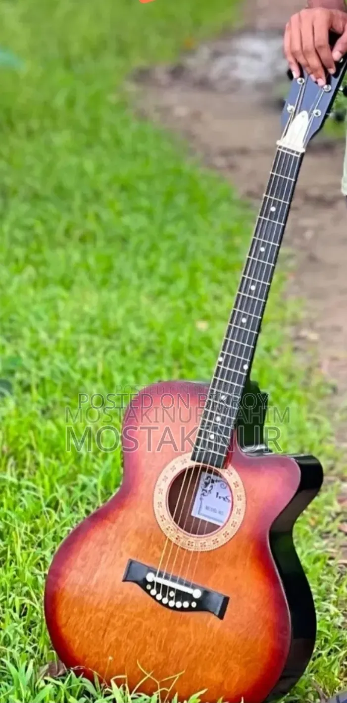 একটি বাংলা ভালো মানের গিটার Sell