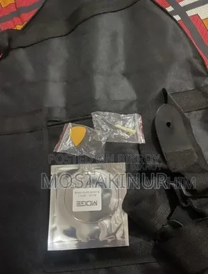 একটি বাংলা ভালো মানের গিটার Sell