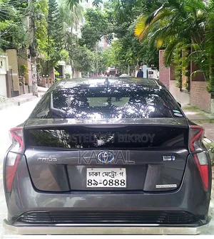 টয়োটা প্রিউস ২০১৭ গ্রে
