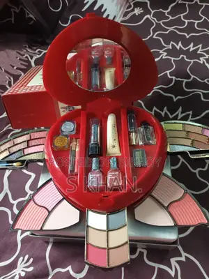 মেক আপ বক্স