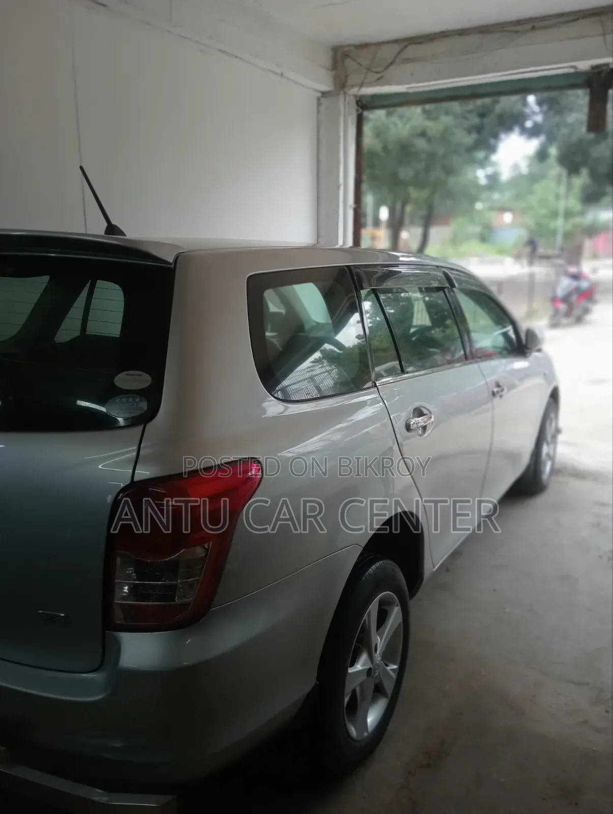 টয়োটা অ্যাক্সিও ২০১০ হোয়াইট