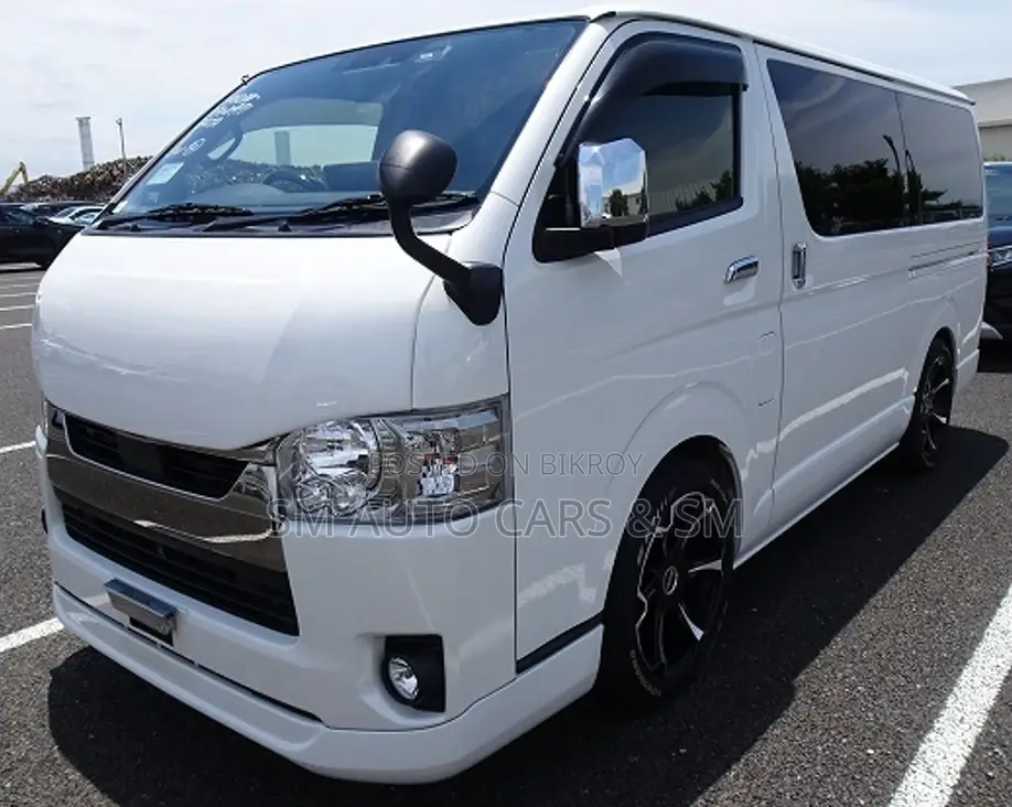 Toyota HiAce 2021 White