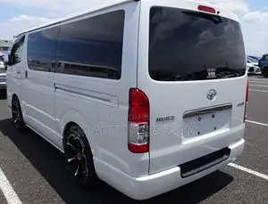 Toyota HiAce 2021 White