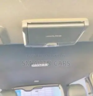 Toyota HiAce 2021 White