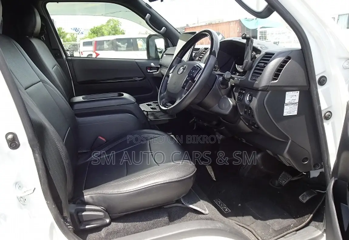 Toyota HiAce 2021 White