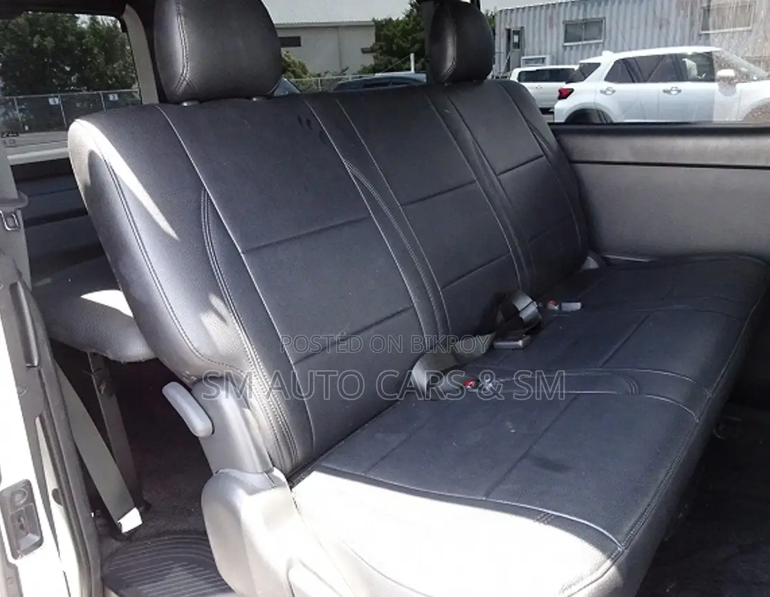 Toyota HiAce 2021 White
