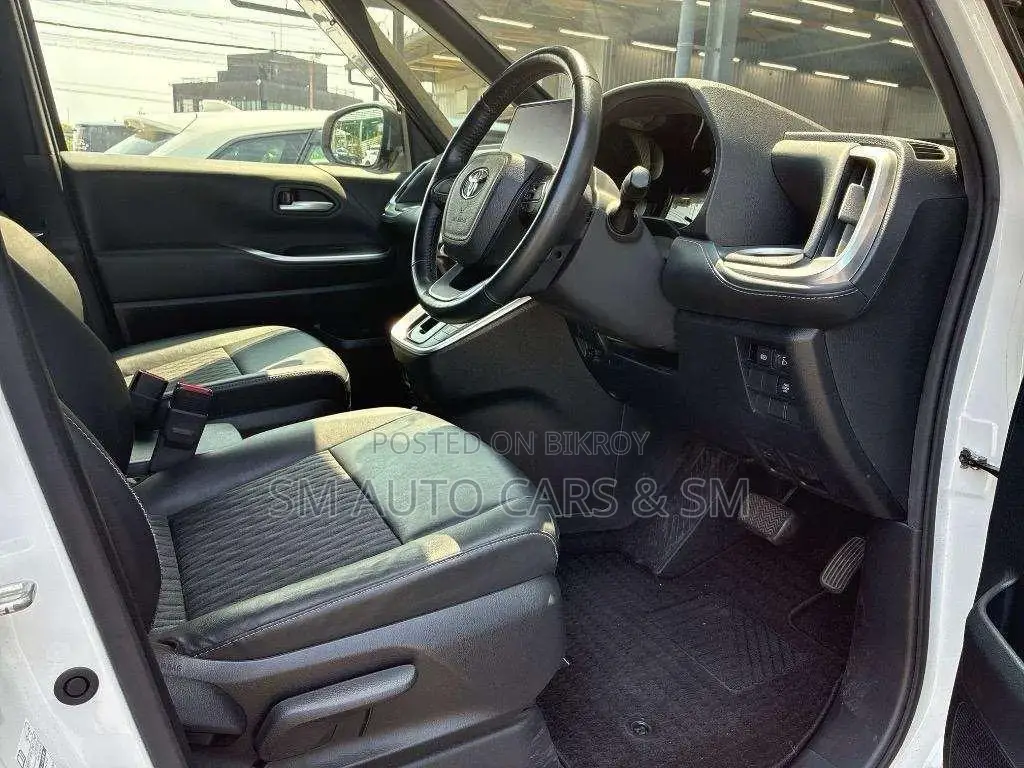 Toyota Noah 2022 Pearl