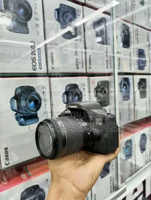 Canon 750D With 18-55mm Kit Lens