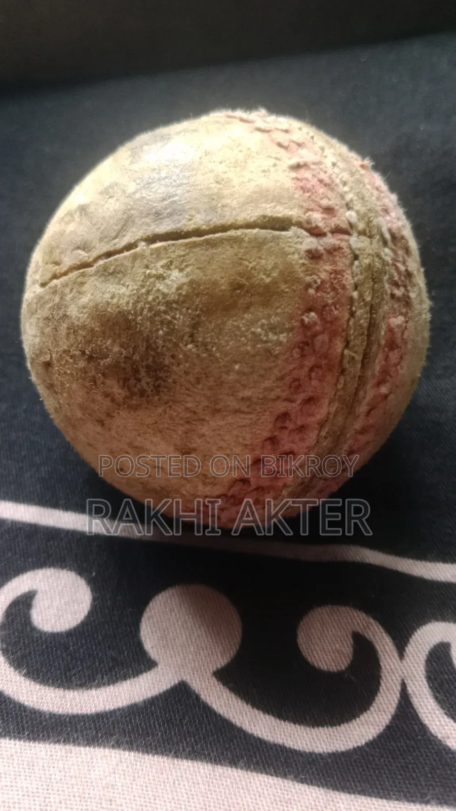 Cricket Deuce Ball