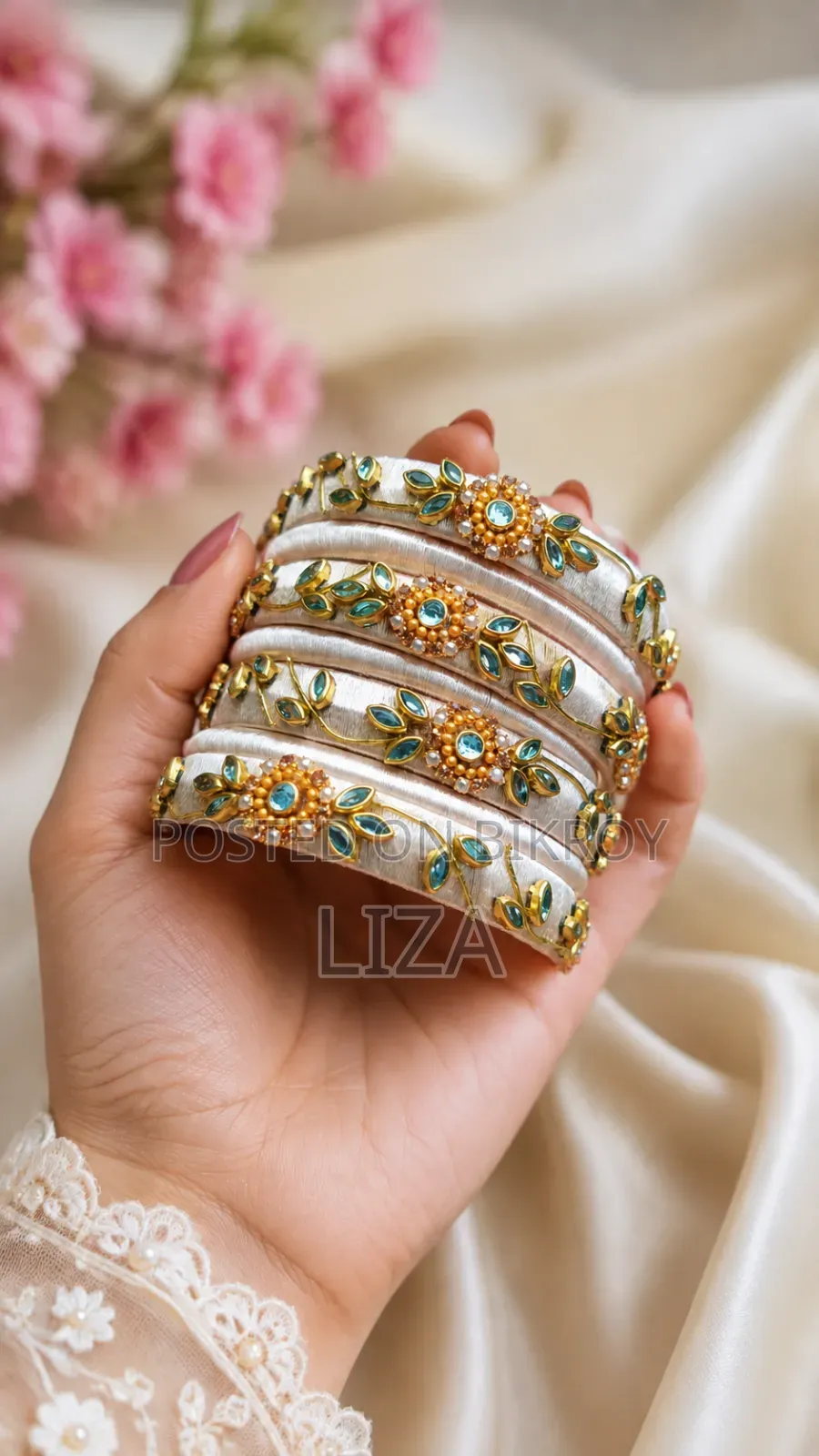 A touch of grace in styling
Let charm spread on hands
A touch of beauty